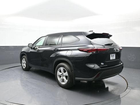 Certified 2025 Toyota Highlander LE AWD/4WD image 8