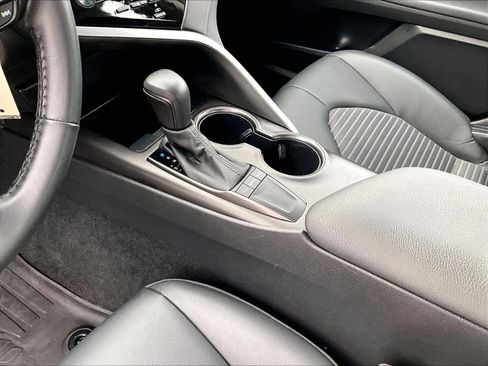 Used 2024 Toyota Camry SE image 20