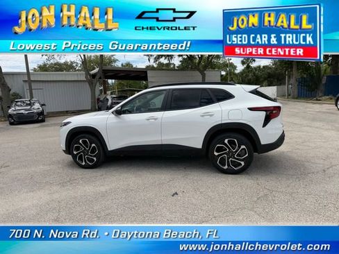 Used 2024 Chevrolet Trax RS w/ Sunroof Package FWD image 5