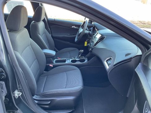 Used 2017 Chevrolet Cruze LT image 37