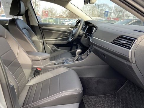 Used 2022 Volkswagen Jetta SE image 28