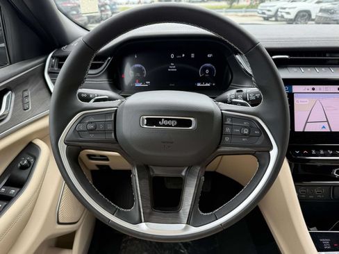 New 2026 Jeep Grand Cherokee L Limited w/ Limited Altitude Package AWD/4WD image 17