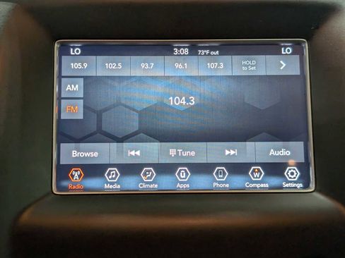 Used 2019 Jeep Grand Cherokee Laredo image 24