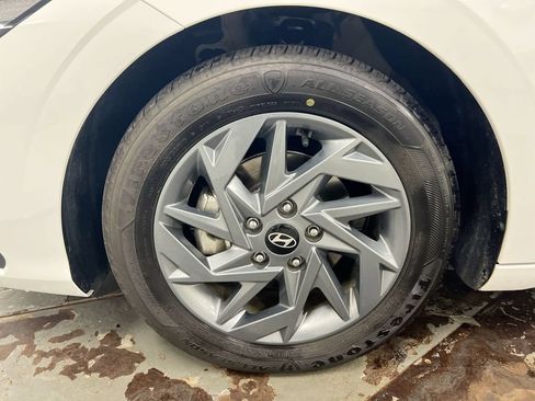 Used 2024 Hyundai Elantra SEL FWD image 27