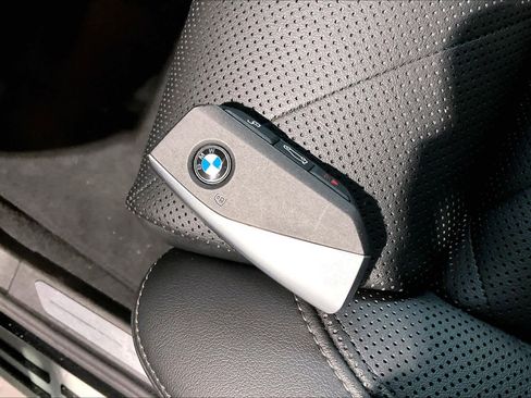 Used 2025 BMW X5 xDrive40i w/ Climate Comfort Package image 14