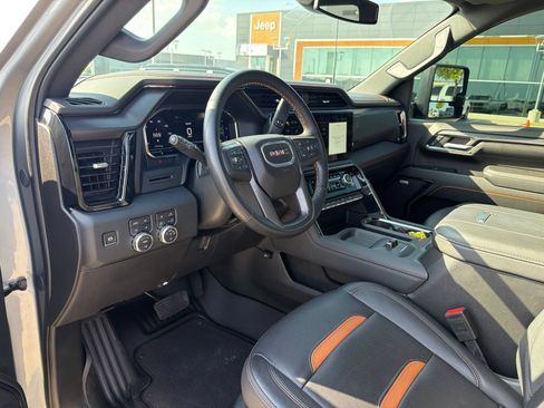 Used 2024 GMC Sierra 2500 AT4 w/ AT4 Preferred Package AWD/4WD image 11