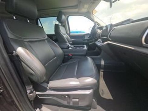 Used 2025 Ford Expedition Active AWD/4WD image 7