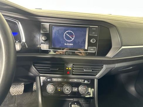Used 2023 Volkswagen Jetta SE image 21