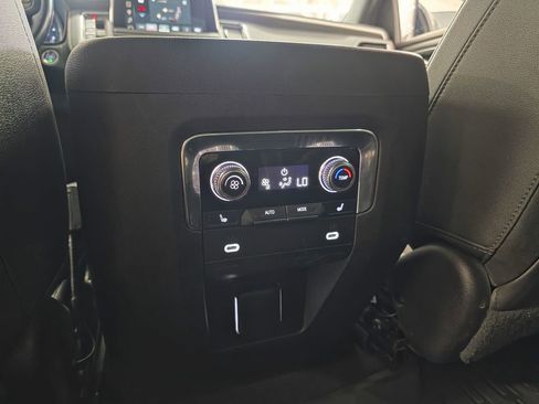 Used 2023 GMC Yukon AT4 w/ Technology Package AWD/4WD image 11