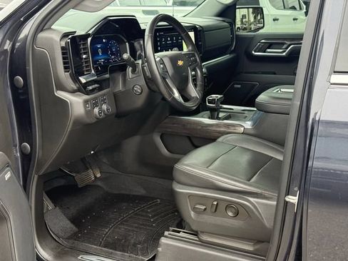 Used 2022 Chevrolet Silverado 1500 LTZ w/ Technology Package AWD/4WD image 13