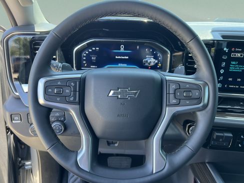 Used 2025 Chevrolet Silverado 1500 LT Trail Boss w/ Convenience Package II AWD/4WD image 11