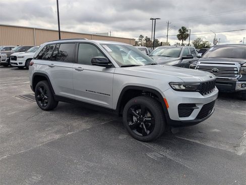 New 2025 Jeep Grand Cherokee Altitude image 1