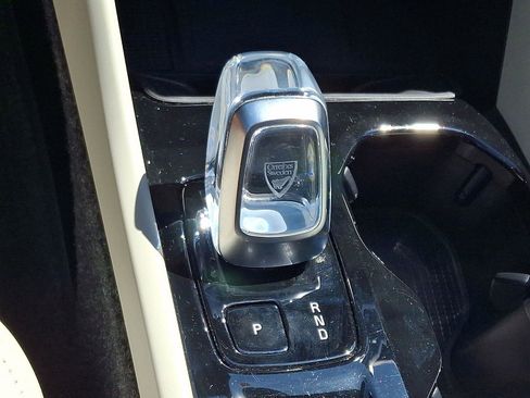 Certified 2026 Volvo XC40 B5 Plus AWD/4WD image 16