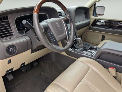 Used 2017 Lincoln Navigator Reserve RWD image 10