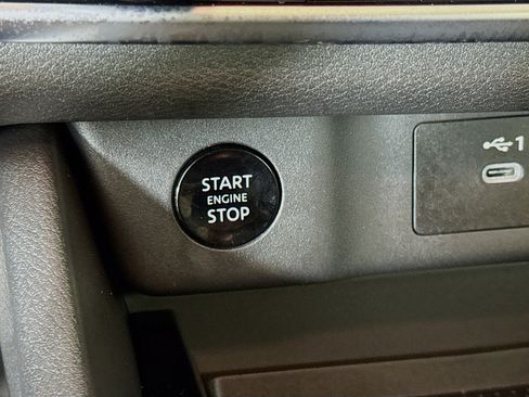 Used 2025 Nissan Rogue SV w/ SV Premium Package FWD image 20