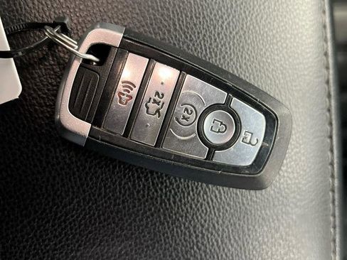 Used 2017 Ford Fusion SE w/ Equipment Group 602A image 19