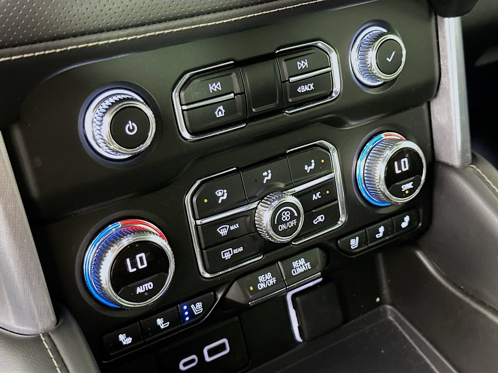 Used 2023 GMC Yukon SLT AWD/4WD image 16
