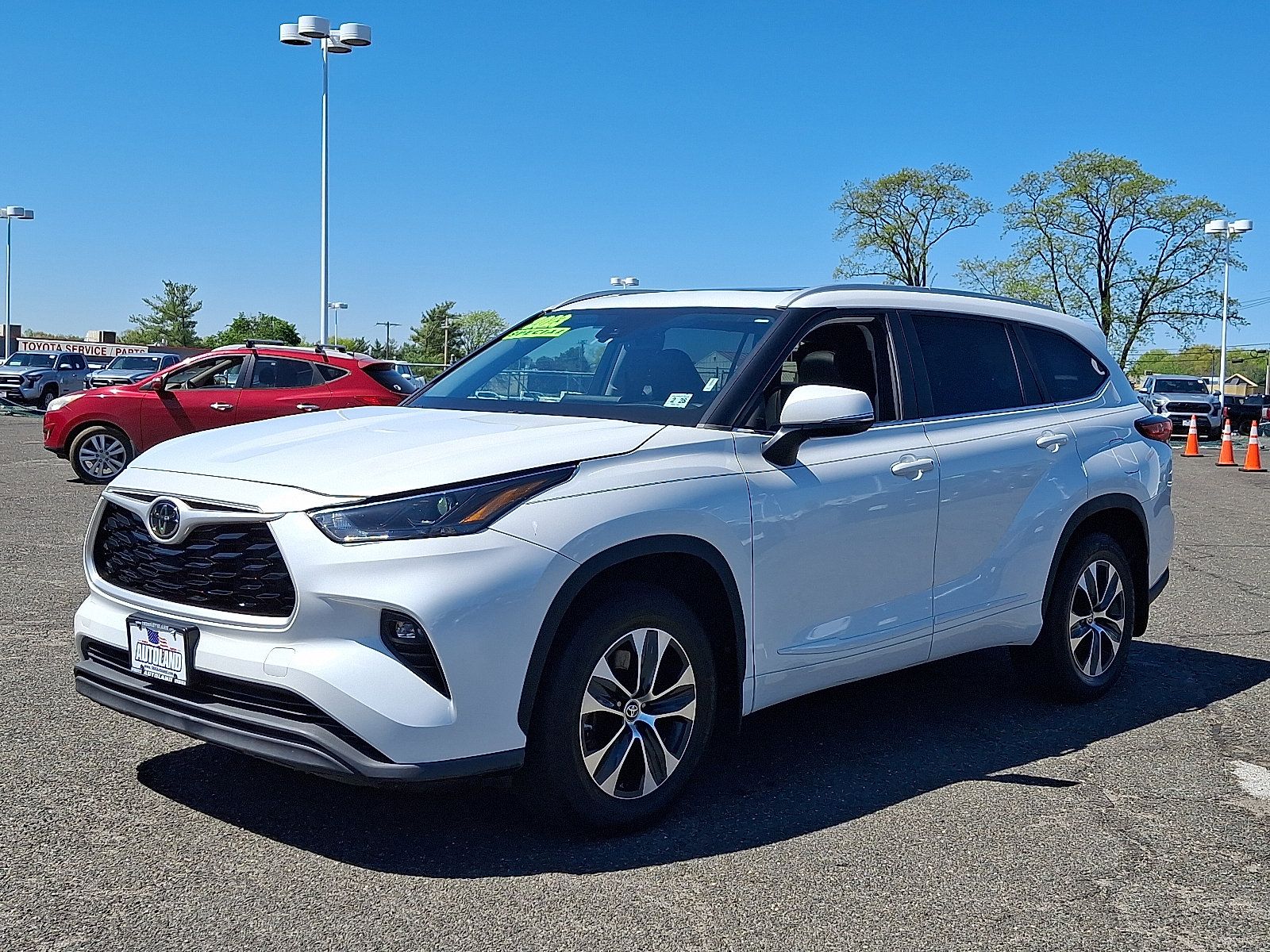 Used 2023 Toyota Highlander XLE w/ Protection Package #3 (TMS) AWD/4WD image 3
