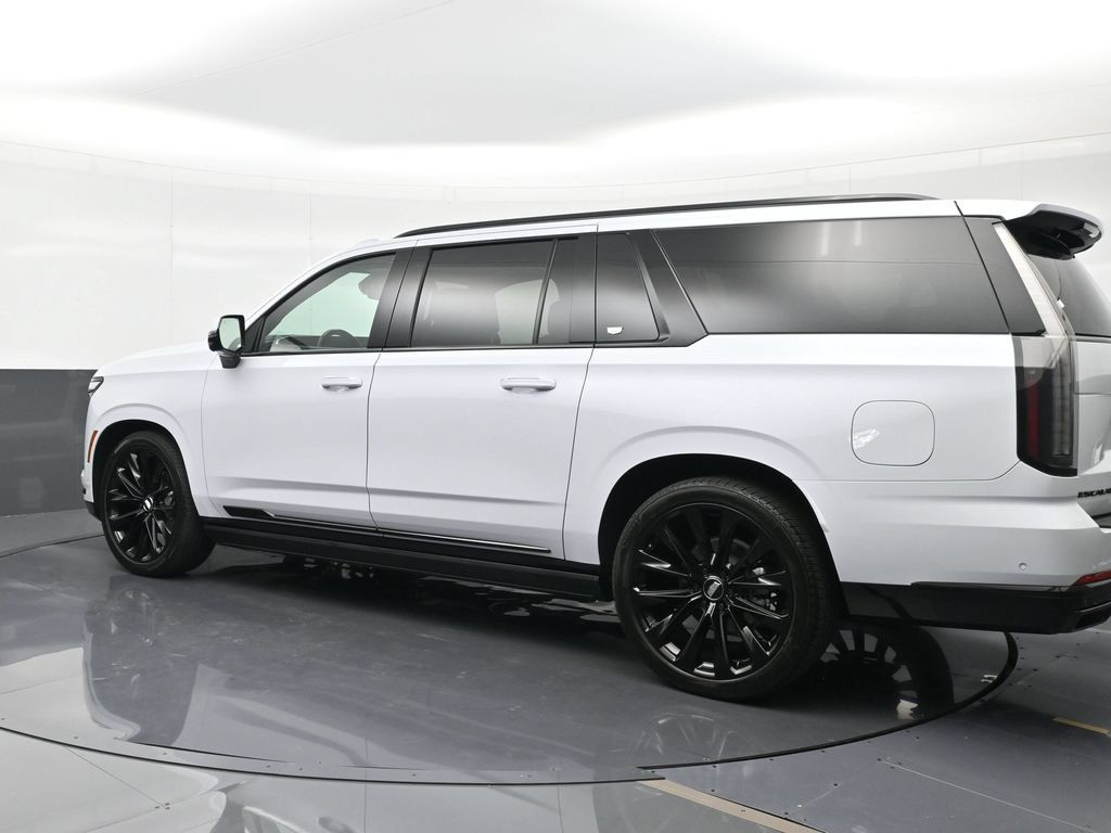 Certified 2026 Cadillac Escalade ESV Platinum Sport w/ LPO, ONYX Package AWD/4WD image 3