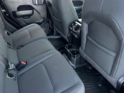 Used 2021 Jeep Gladiator Sport AWD/4WD image 18