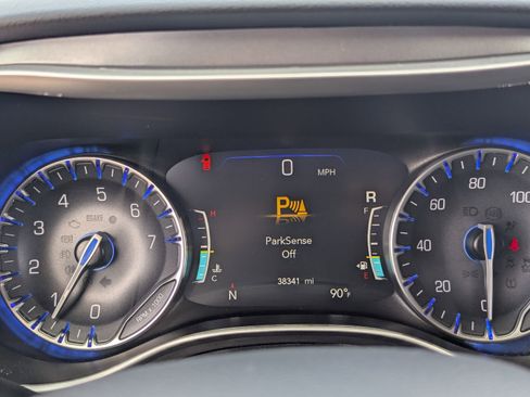 Used 2024 Chrysler Pacifica Touring-L image 22