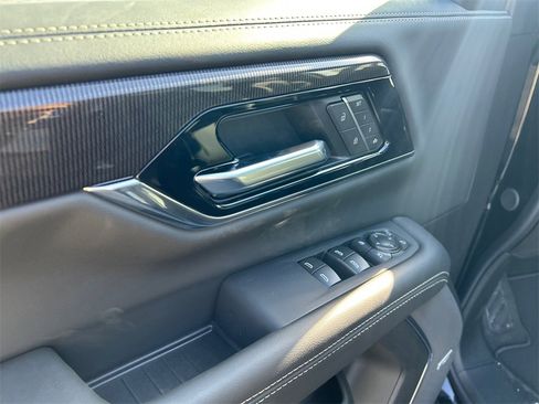 New 2026 GMC Yukon XL Elevation w/ Elevation Premium Package image 15