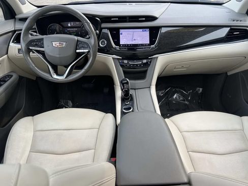 Used 2020 Cadillac XT6 Premium Luxury FWD image 3