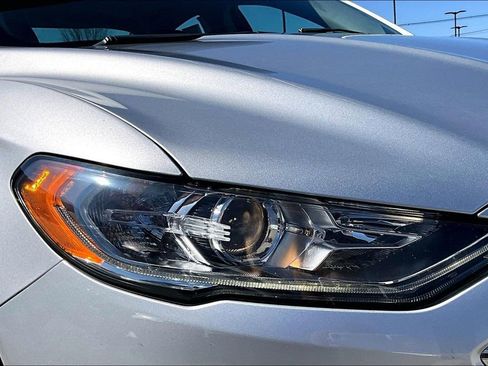 Used 2017 Ford Fusion SE w/ Equipment Group 201A image 30