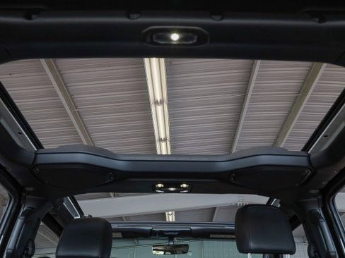 Used 2021 Jeep Wrangler Unlimited Rubicon image 40