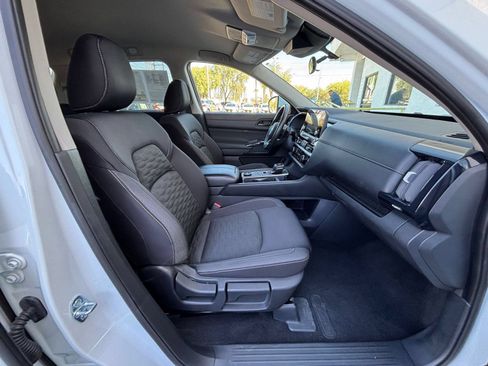 Used 2025 Nissan Pathfinder SV AWD/4WD image 24