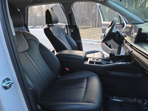 Used 2024 Kia Sorento S image 10