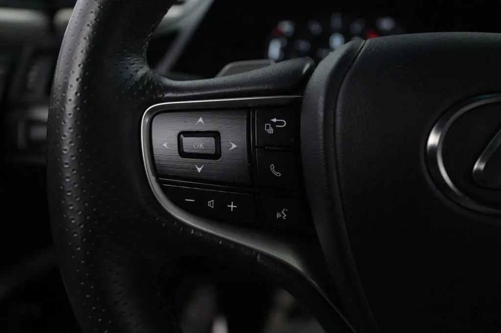 Used 2024 Lexus ES 350 F Sport w/ Accessory Package (Z2) FWD image 23