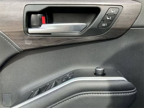 Used 2021 Toyota Highlander Limited image 14