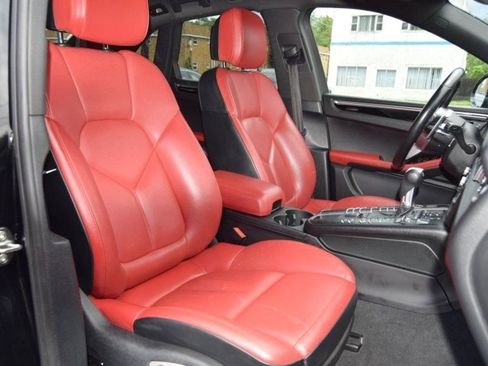 Used 2021 Porsche Macan AWD/4WD image 24