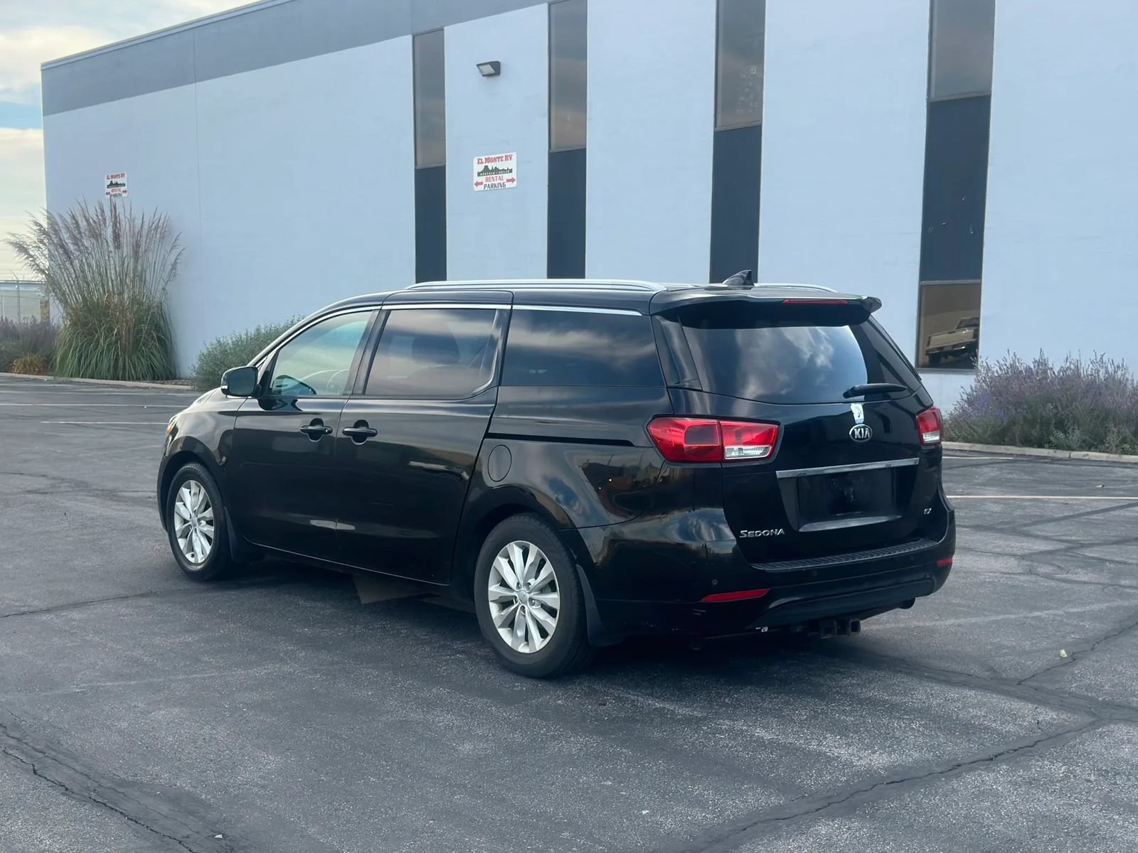 Used 2016 Kia Sedona EX FWD image 3