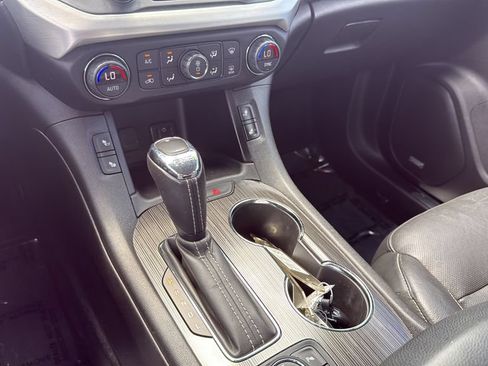 Used 2019 GMC Acadia SLT FWD image 15