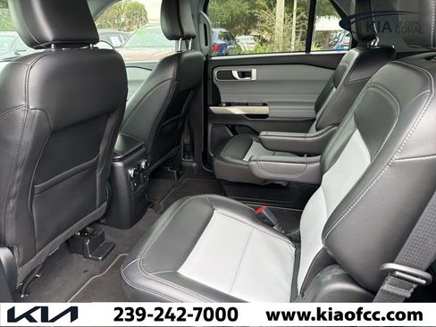 Used 2022 Ford Explorer XLT w/ Equipment Group 202A image 4