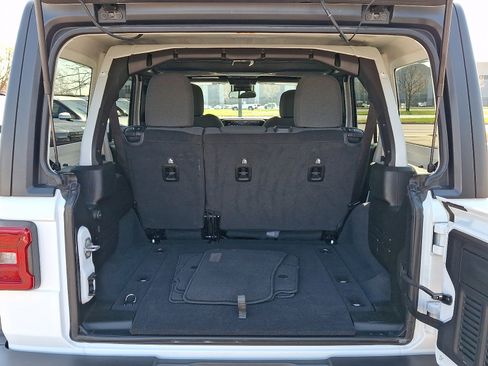 Used 2025 Jeep Wrangler Unlimited Rubicon image 28