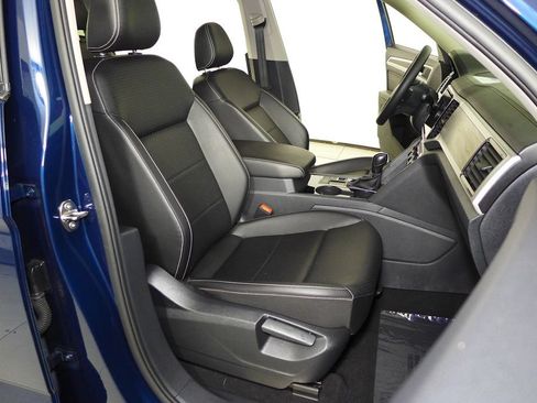 Certified 2023 Volkswagen Atlas SE w/ Black Wheel Package FWD image 19