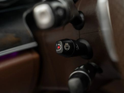 Used 2018 Mercedes-Benz E 300 E 300 4MATIC Sedan 4D w/ Premium 1 Package image 18