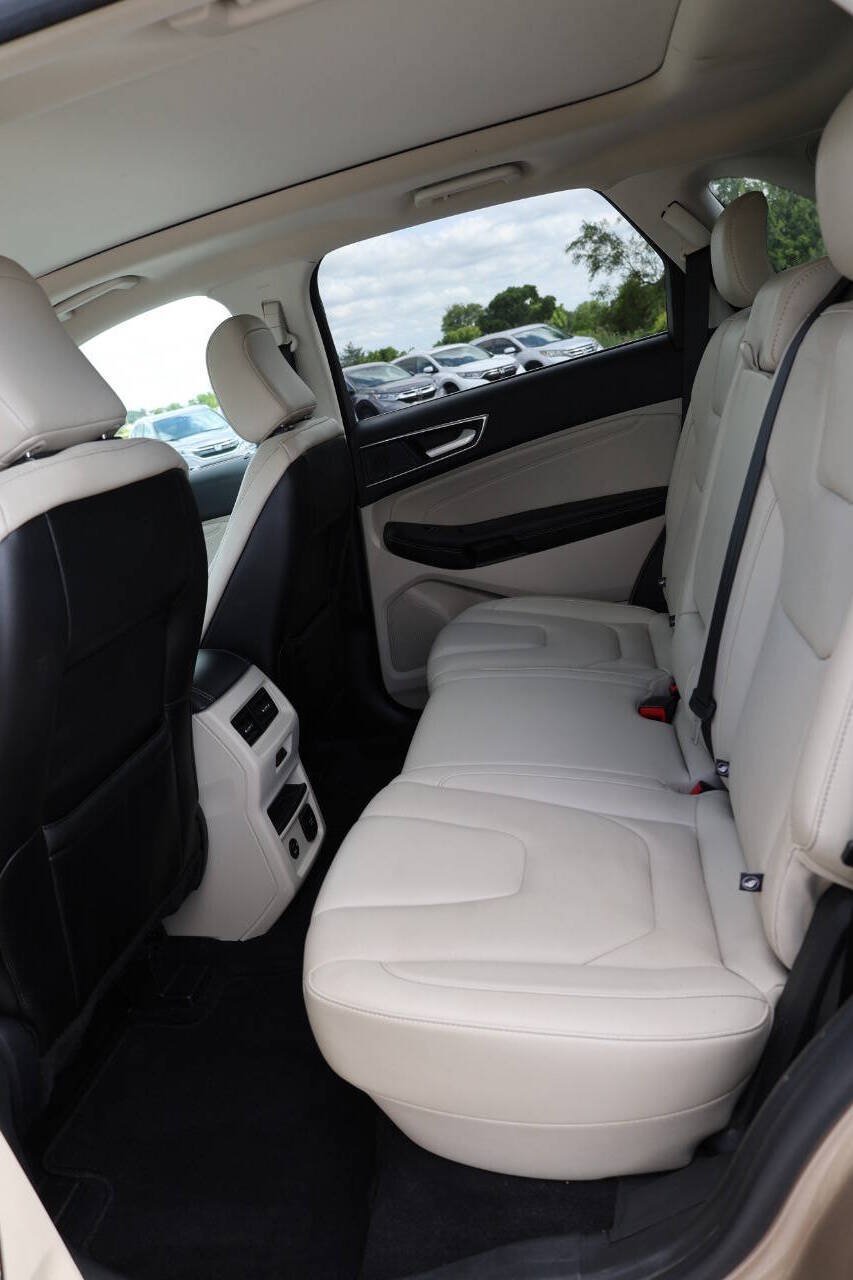 Used 2021 Ford Edge Titanium w/ Equipment Group 301A AWD/4WD image 17