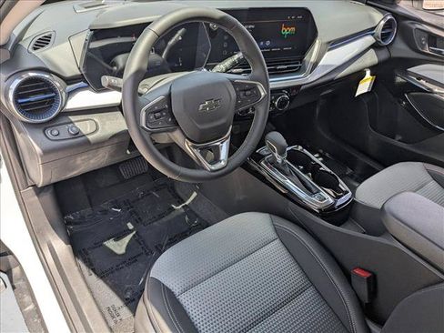 New 2026 Chevrolet Trax LT w/ Driver Confidence Package FWD image 3