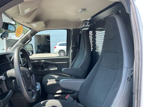 Used 2022 Chevrolet Express 2500 w/ Driver Convenience Package RWD image 7
