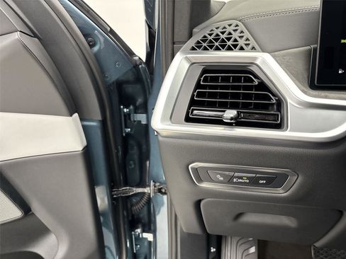 New 2026 BMW X7 xDrive40i AWD/4WD image 31