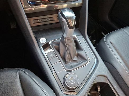 Certified 2022 Volkswagen Tiguan SE image 17