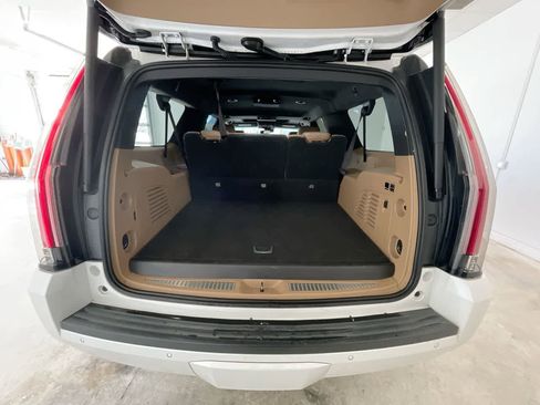 Used 2020 Cadillac Escalade ESV Platinum image 25