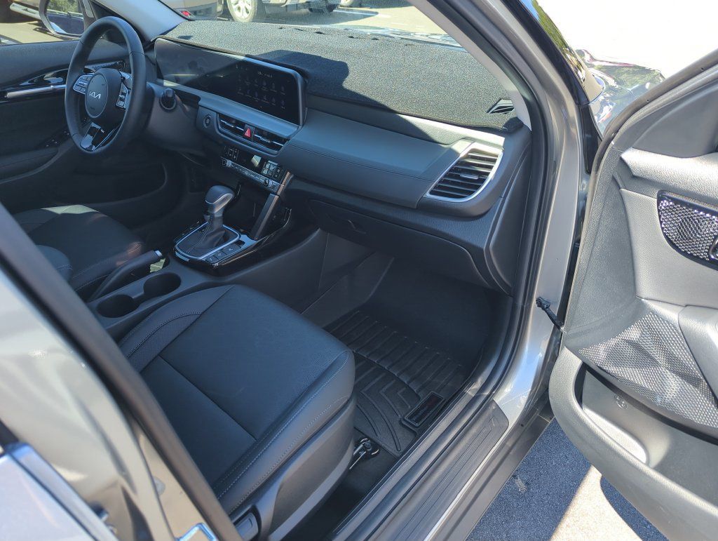 Used 2026 Kia Seltos EX FWD image 34