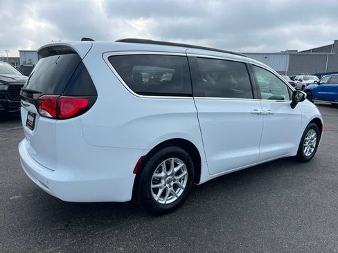 Used 2021 Chrysler Voyager Lxi w/ Cold Weather Group FWD image 8