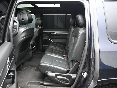 Used 2025 Jeep Wagoneer 4WD w/ Premium Group I image 25