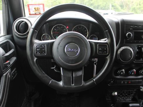 Used 2018 Jeep Wrangler Unlimited Sport S AWD/4WD image 36